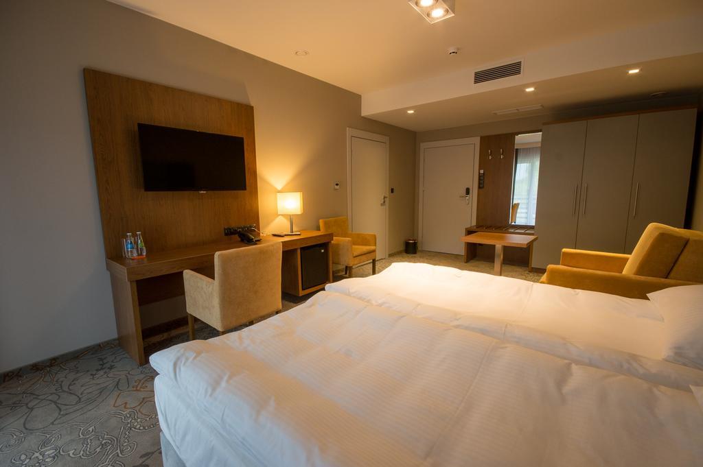Rezydencja Sosnowa Luxury Hotel Janów Lubelski Eksteriør billede