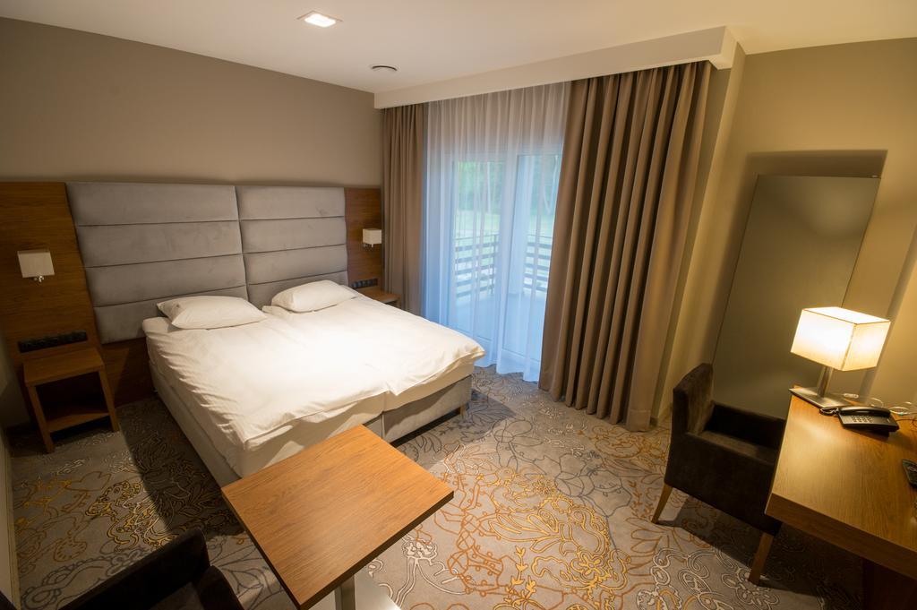 Rezydencja Sosnowa Luxury Hotel Janów Lubelski Eksteriør billede