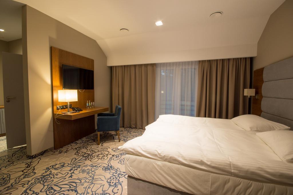 Rezydencja Sosnowa Luxury Hotel Janów Lubelski Eksteriør billede